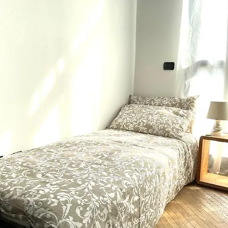 Apartment In Navigli District With Wonderful Terrace *